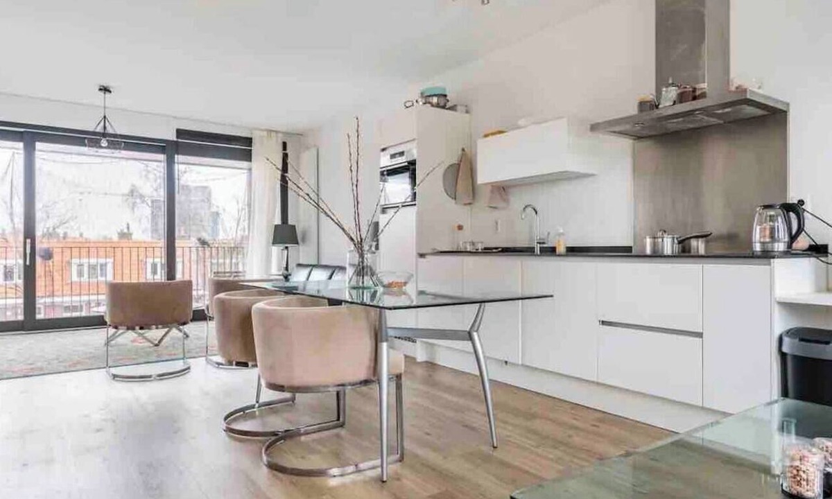 Volewijck Apartment | 5 minutes from Central Station! Spacious and bright family apartment with roof terrace.