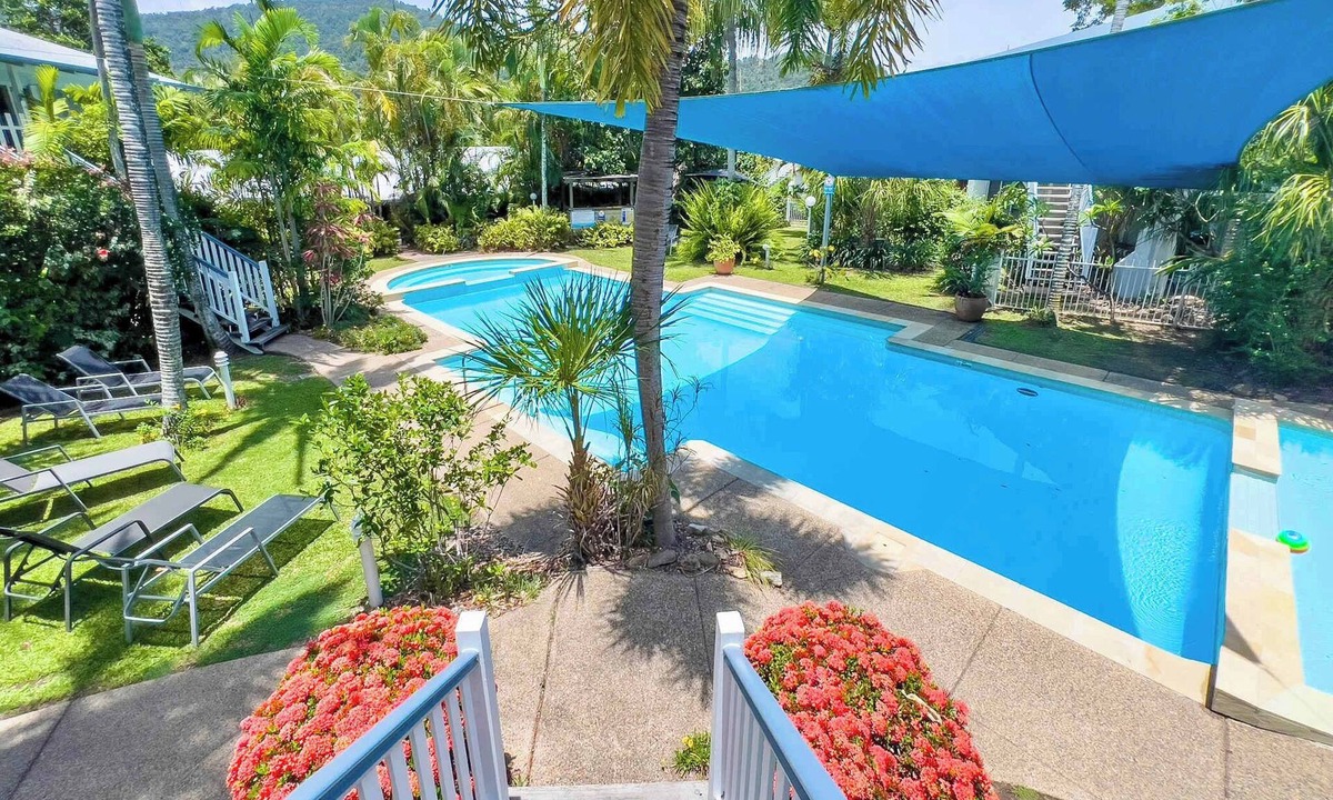 Jubilee Pocket Apartment | Airlie Beach Apartment - Pool & Garden Retreat