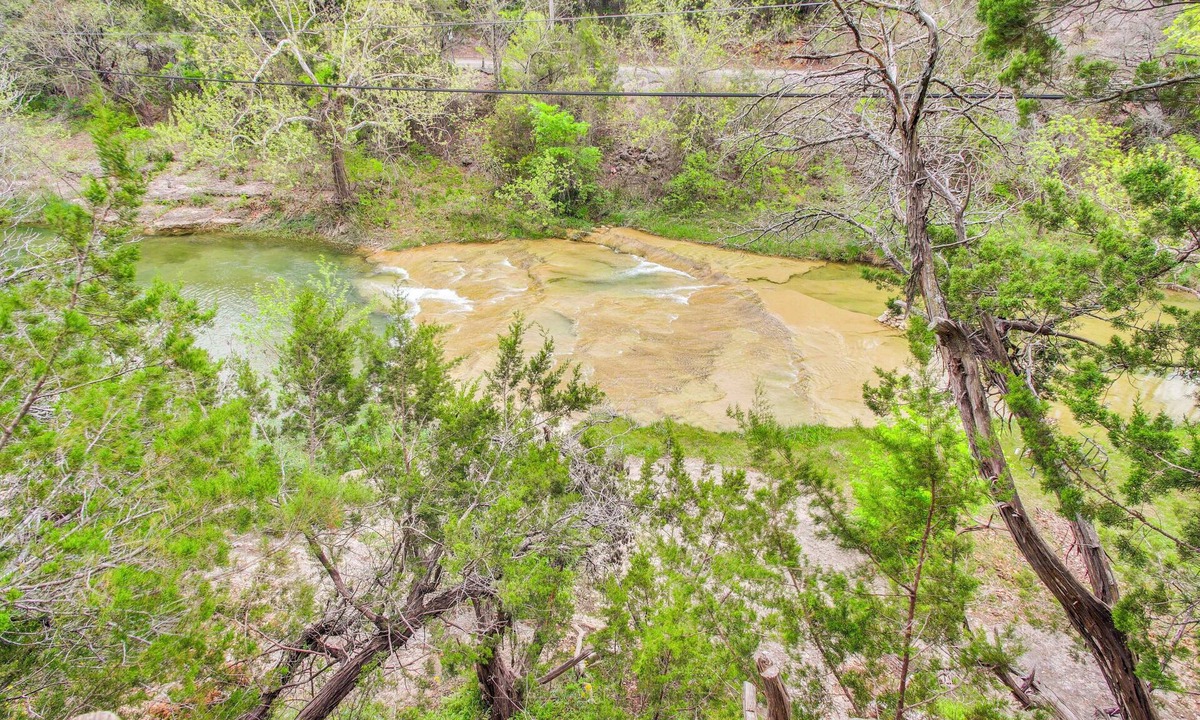 Davis Apartment | 'Cedar Falls Cabin 3' Next to Turner Falls Park