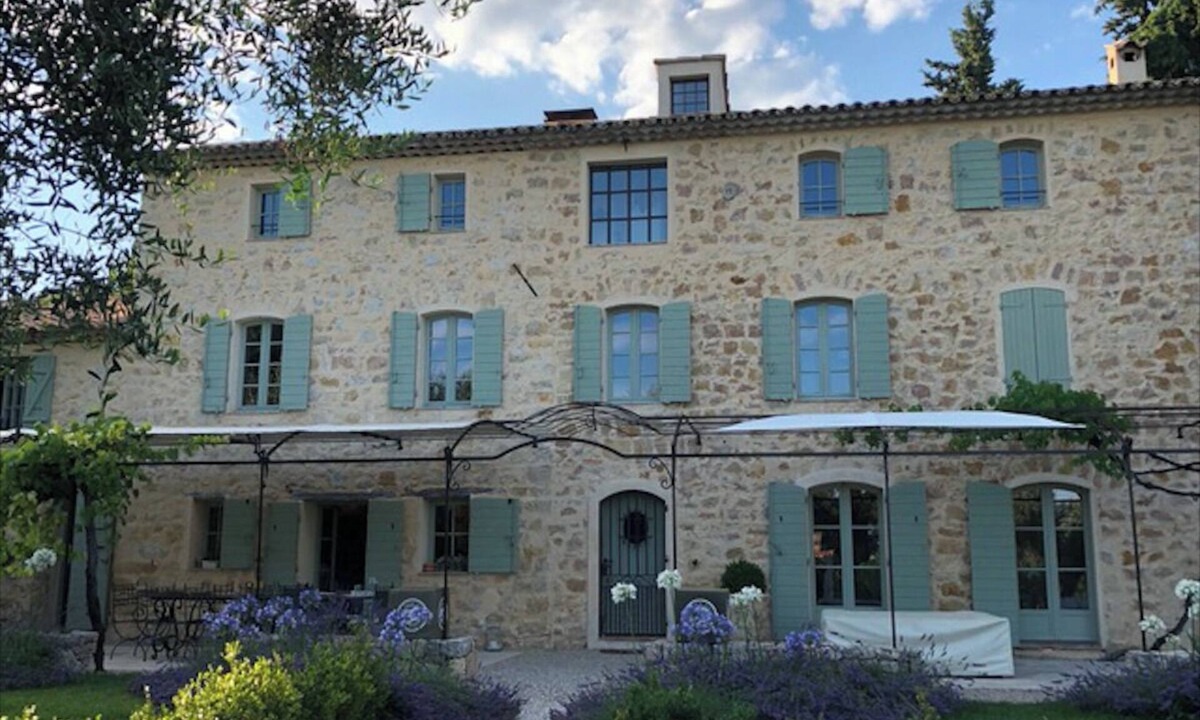 Chateauneuf-Grasse Villa | Charming Provencal Villa set in the heart of the Medieval village of Chateauneuf
