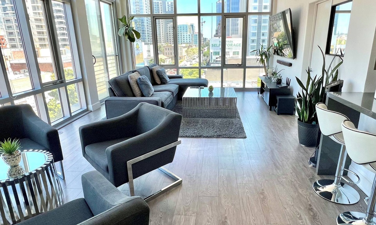 East Village Apartment | Downtown Luxury - 2 bed/2 bath/2 parking