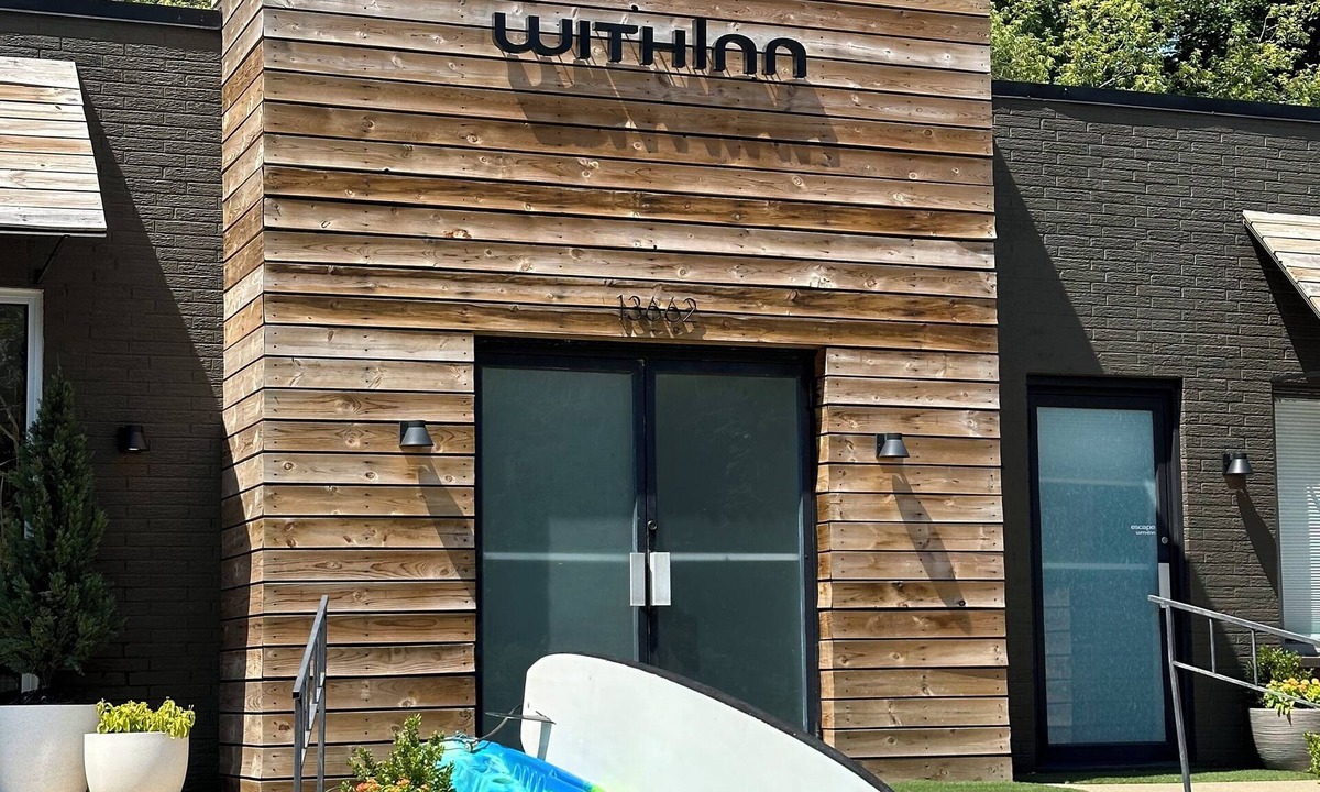 Harbert Condo | Escape WithInn-Relaxation Centrally Located to Beaches and Walkable Restaurants