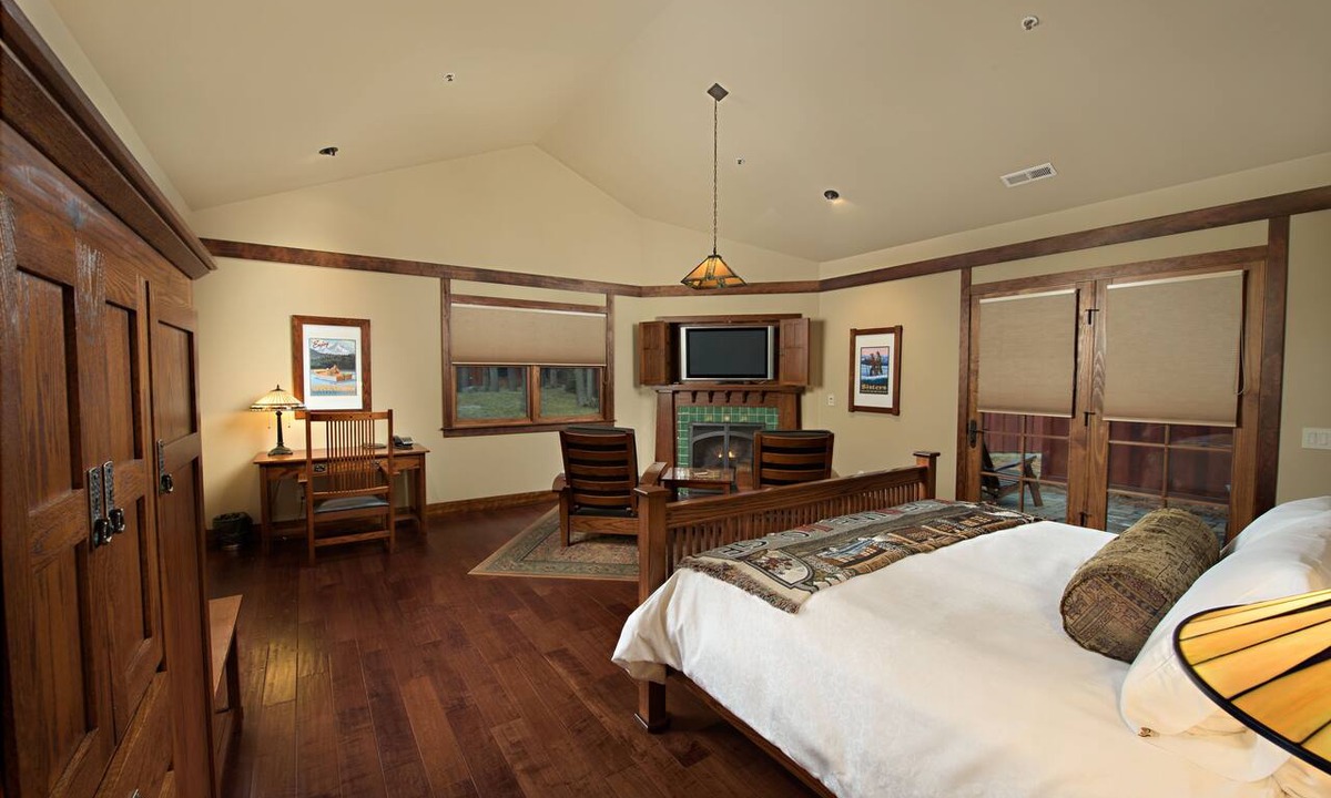 Sisters Hotel | FivePine Lodge & Spa