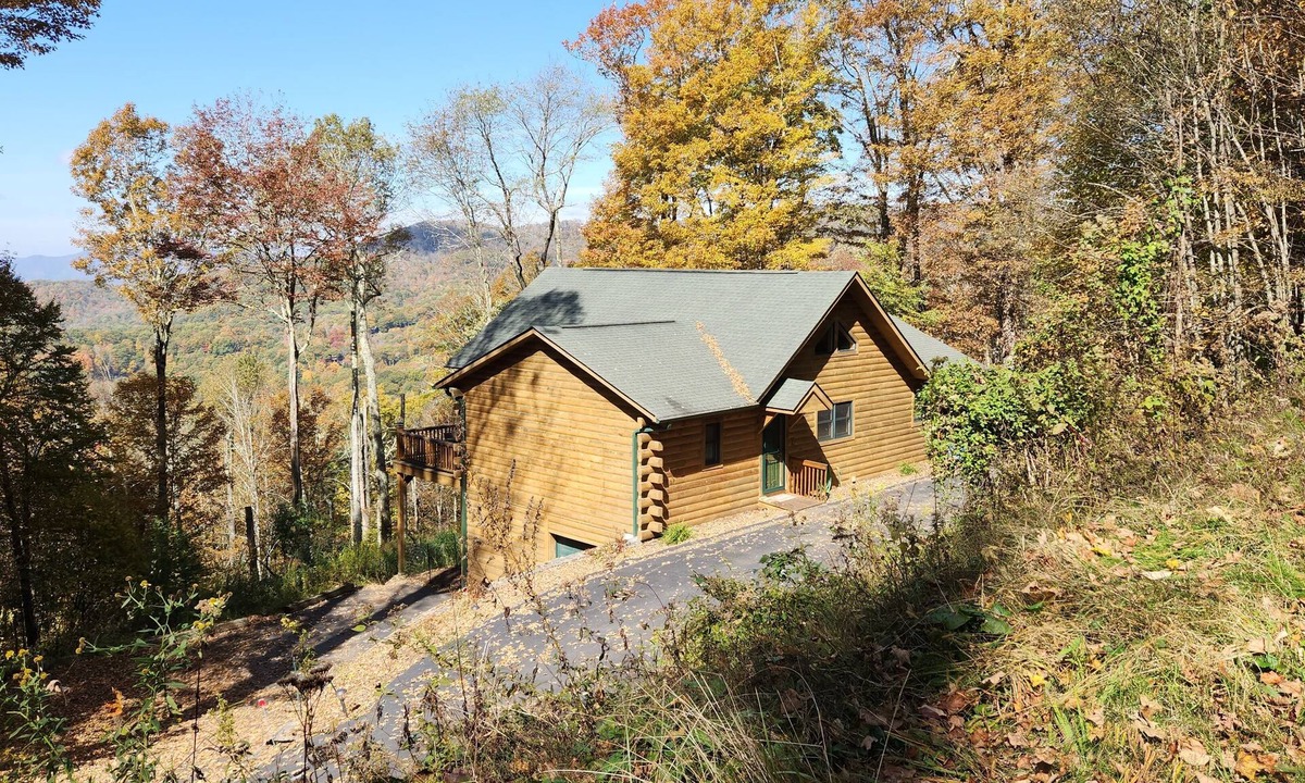 Wolf Laurel House | Get-Away Mountain Cabin. Hot Tub, Sunset Mtn. Views, Game Room, Near Asheville