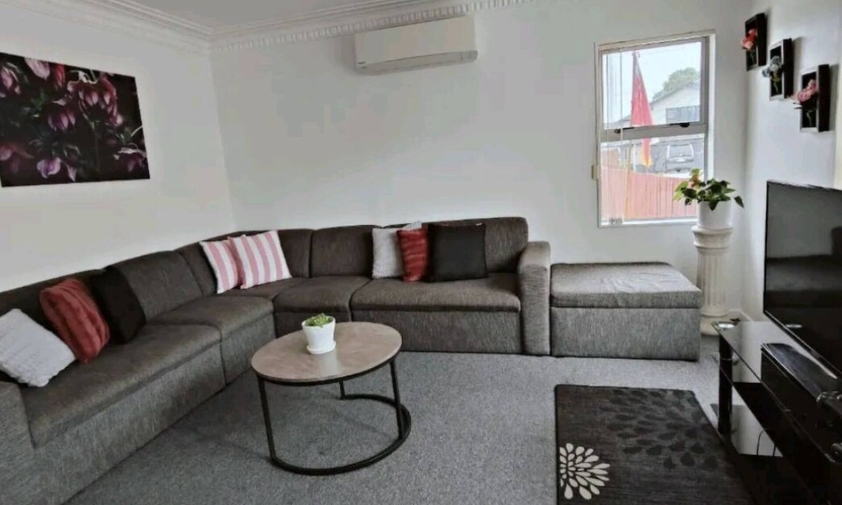 Papatoetoe House | Home close to Amenities and Airport
