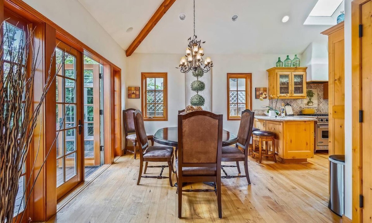 Northeast Carmel Cottage | La Vita Dolce – Romantic Carmel-by-the-Sea Cottage Near Beach & Ocean Ave