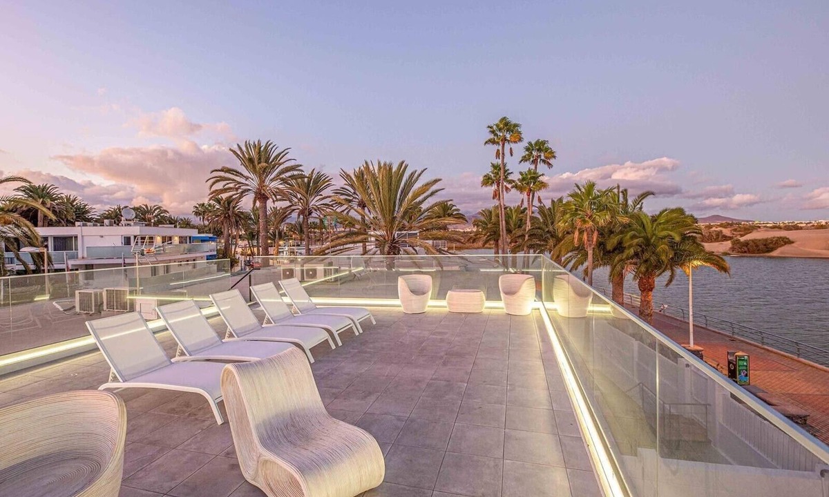 Meloneras House | Luxury Beachfront Holiday Home with Sea Views, Jacuzzi, Air Conditioning & WiFi