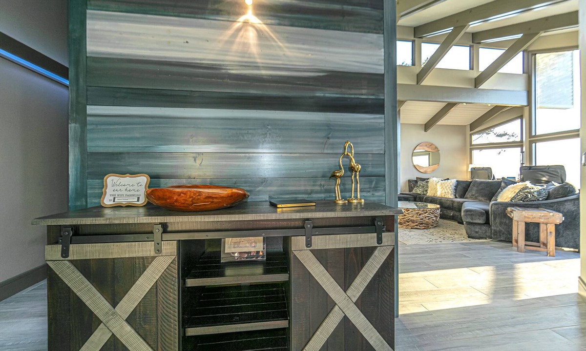 Newport House | Oceanfront Luxury & Views, Private Beach Access, Fire Pit, 4BR/3BA, Sleeps 10