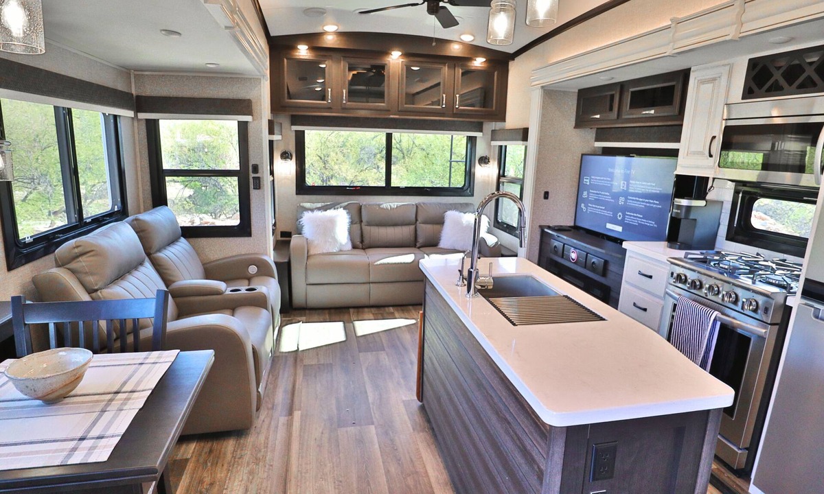 Tanque Verde House | Private Luxurious RV nestled at the base of majestic Mount Lemmon