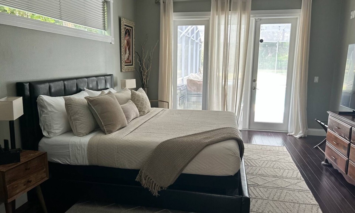 DeLand House | Private Pool Game Room Pet-Friendly 20 Min to Daytona Near Disney