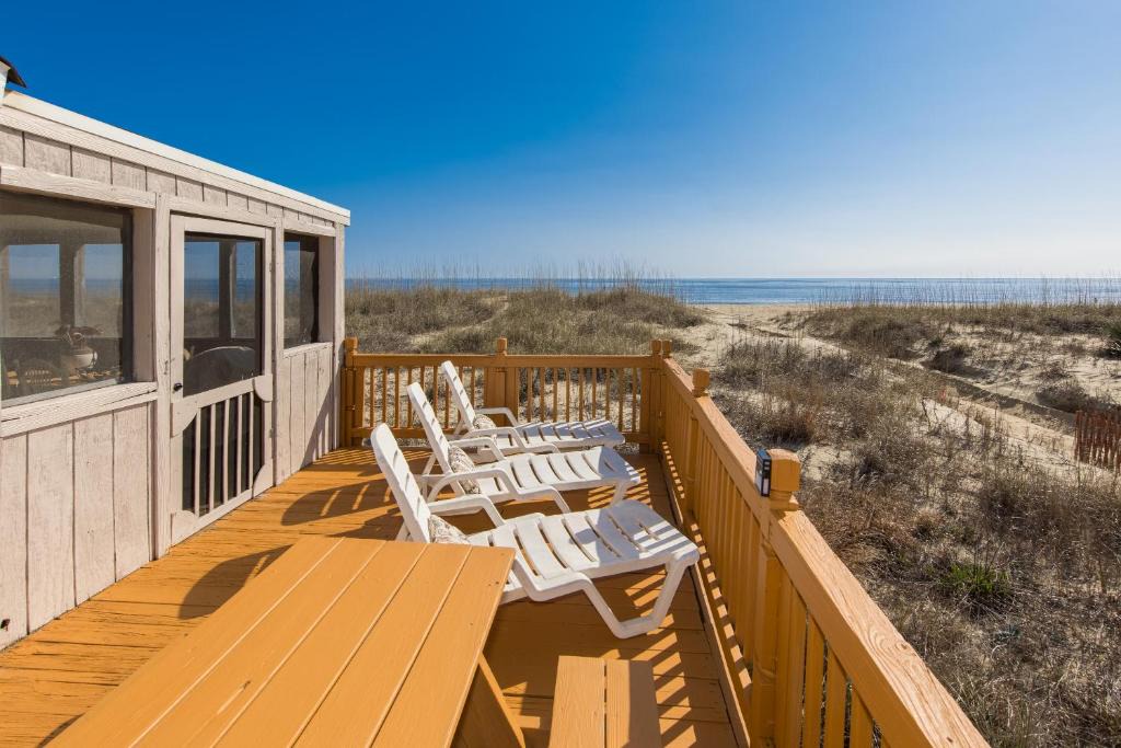 Sandbridge House | Seaside Oasis OCEANFRONT BEACH HOUSE