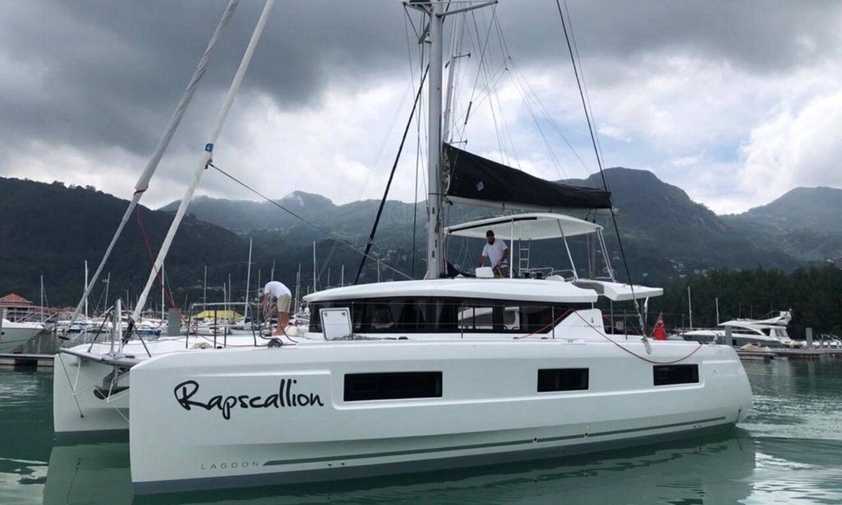 Mahe Island Boat Rental | Sun-Kissed Sailing Adventure in Isla de Mahe, Seychelles