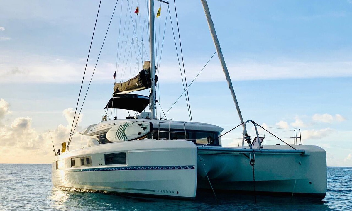 Mahe Island Boat Rental | Sun-Kissed Sailing Adventure in Isla de Mahe, Seychelles