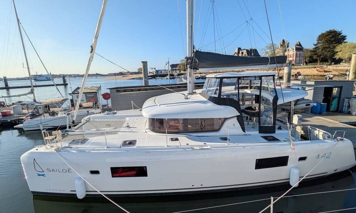 Eden Island Boat Rental | Sun-Kissed Sailing Adventure in Isla de Mahe, Seychelles