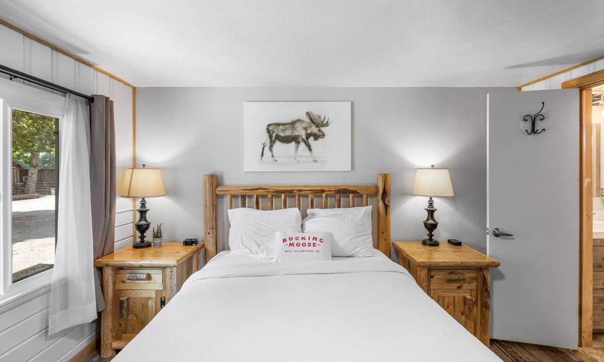 West Yellowstone Hotel | The Gopher Queen Room at The Bucking Moose, just 1 minute from Yellowstone in West Yellowstone.