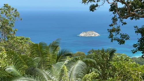 La Misere Villa | Tropical garden self catering - sea view