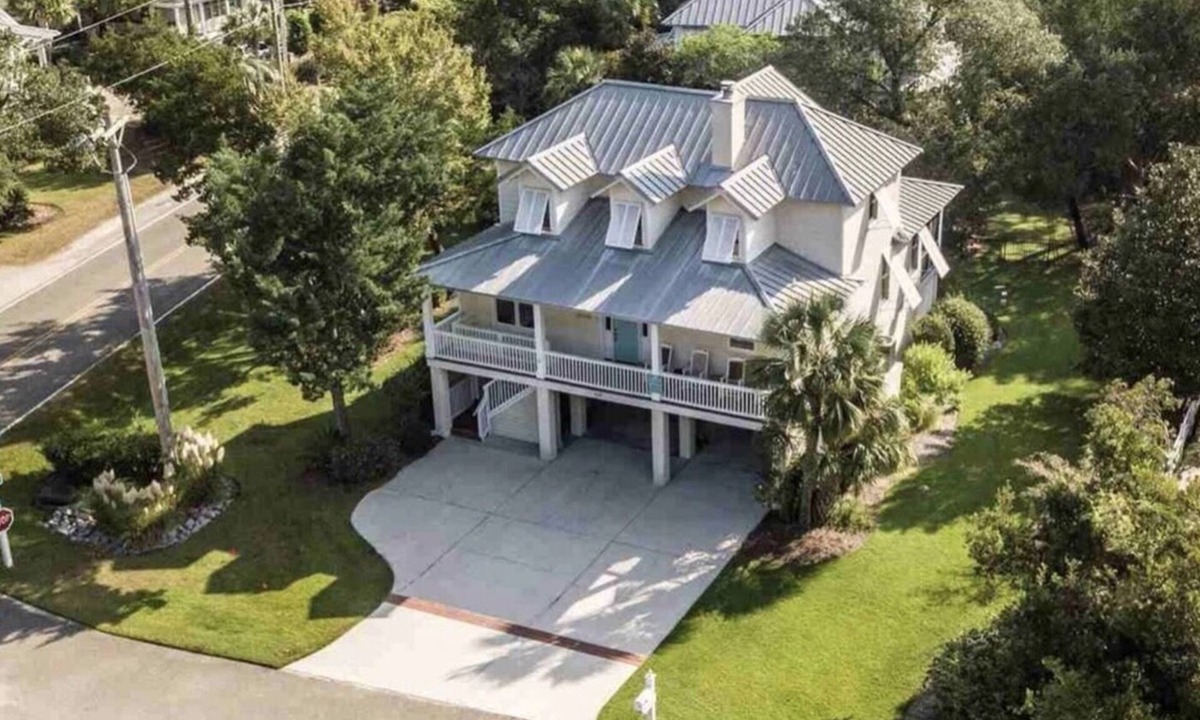 North Litchfield Beach House | Welcome to 438 Cayman Loop, stunning coastal getaway in the heart of SC beaches