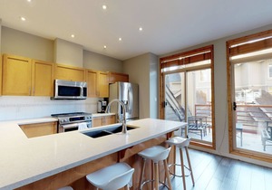 3.5BR Townhome | Hot Tub | Serene Location | Golf Course in Whistler