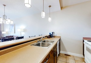 Convenient Dog-Friendly Condo w/Patio, Free WiFi, and Private Washer/Dryer in The Blue Mountains
