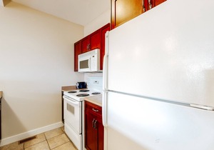 Convenient Dog-Friendly Condo w/Patio, Free WiFi, and Private Washer/Dryer in The Blue Mountains