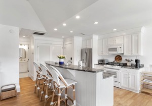 Luxury renovated and stocked villa close to tennis, beach, golf in Kiawah Island