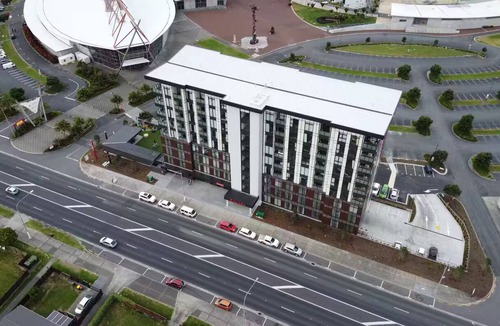 Manurewa Apartment | 2 Bedroom Apartment with 2 Bathrooms at Ramada Hot