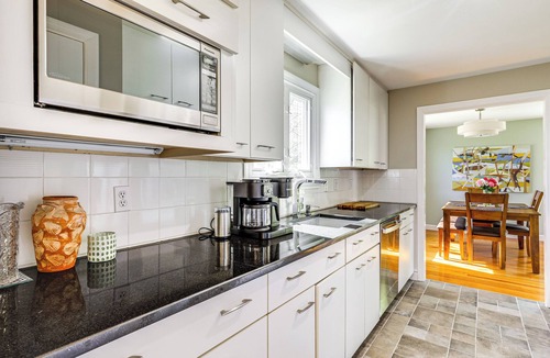 Marshfield Hills House | 3 Mi to Cape Cod Bay: Marshfield Home w/Balcony!
