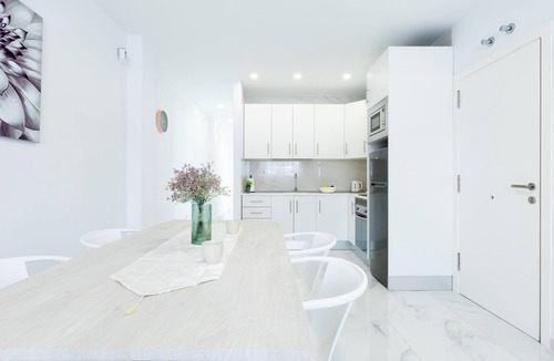 San Isidro Apartment | 3 Moderno Edificio Emilia