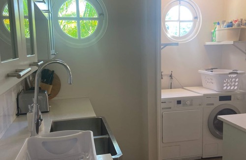 Porters Villa | Beachcombers villa, Porters Court, Fairmont beach passes, few meters to Lonestar