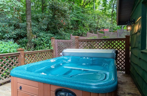 Blowing Rock Cabin | Bear Bungalow - 1 mile from Main Street Blowing Rock! Hot Tub - Pet Friendly - Fenced In Yard