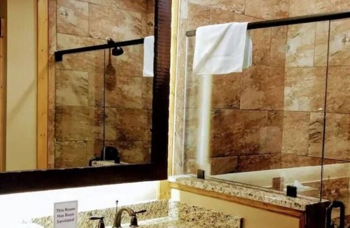 Gatlinburg Hotel | Beautiful 2-bedroom with free indoor water park