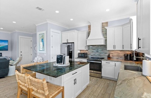Navarre Beach House | "Casamigos" Luxury Beach Home! Elevator, Pool/Hot tub, Kayak/Paddleboard