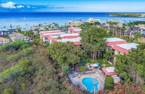Historic Kailua Village Apartment | Charming 2-bedroom apartment in gorgeous Kona Village with King Bed, AC