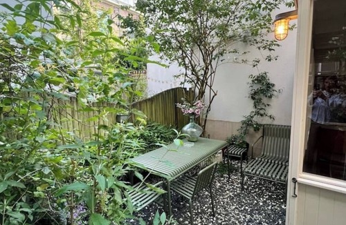 Grachtengordel-West Apartment | Charming Jordaan Garden Apartment - Stylish Stay in the Heart of Amsterdam