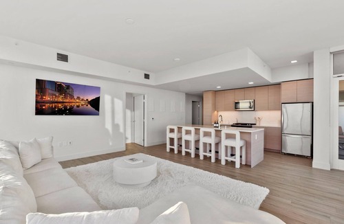 East Village Apartment | Chic 2-bedroom apartment with WiFi, fitness room in fabulous San Diego