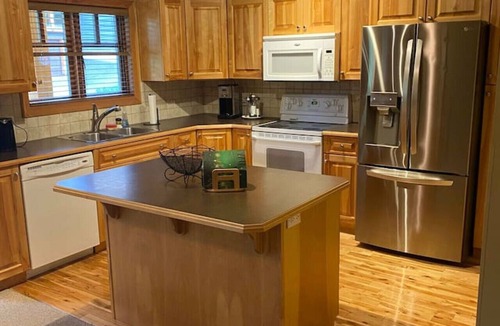 Rossland Villa | Copper Chalet 6 - sleeps 10
