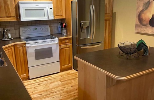 Rossland Villa | Copper Chalet 6 - sleeps 10