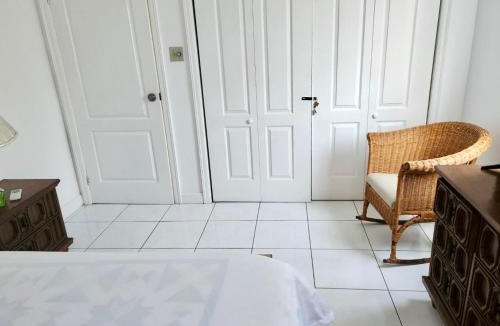 Mango Walk Apartment | Country Club House Retreat - 2 bedroom House with Pool near Montego Bay Airport and Beach Strip