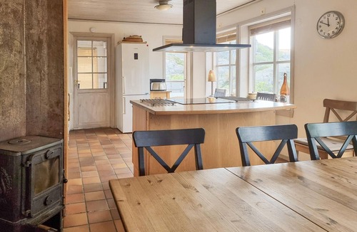 Skaerhamn House | Cozy home in Tjörn with sauna