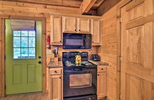 Weaverville Cabin | Cozy Pet‑Friendly Cabin w/Porch + Fireplace + EV Charger 15 Mins to Asheville