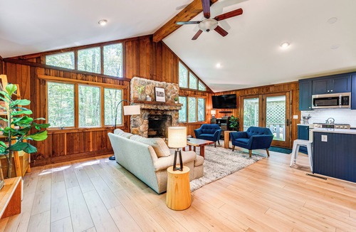 Pocono Pines Cottage | Creek Access & Deck: Family Pocono Pines Cottage