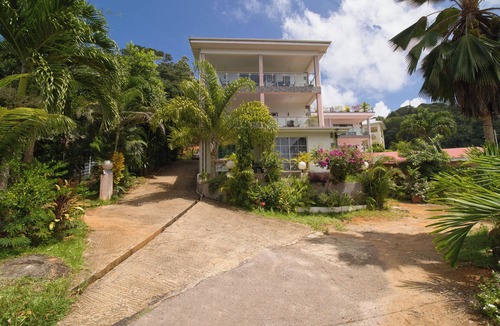 Anse Royale Apartment | Creole Cottage - Pineapple