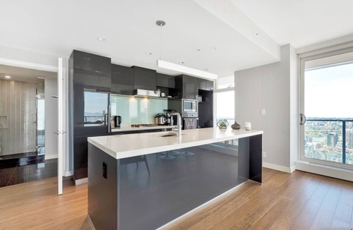 Yaletown Condo | D42 - Amazing, Exceptional Corner Unit At Telus Garden