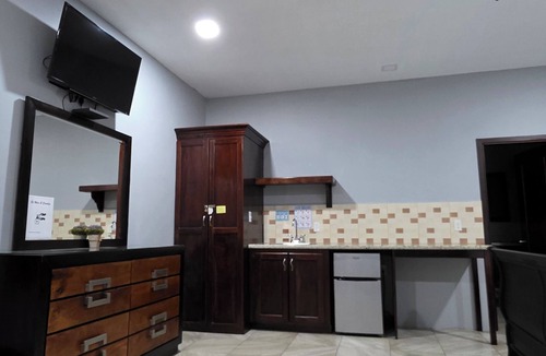 San Ignacio House | Downtown Haven, Modern Comfort Cozy Luxury Home.