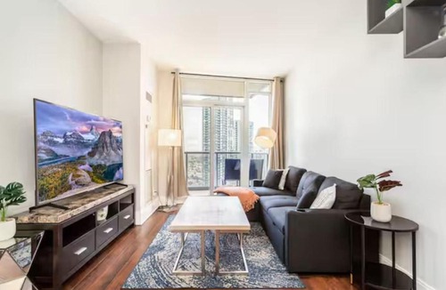 Downtown Mississauga Apartment | Executive 2BR 2BATH Condo with Lakeview Steps from SQ1