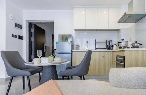 Kilimani Apartment | Executive Work-Ready 1BR Walk to Junction Mall