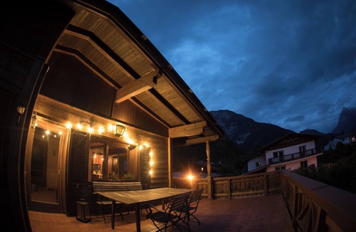 Scharnitz Ski Chalet | Family adventure Karwendel: Charming house with garden at the national park