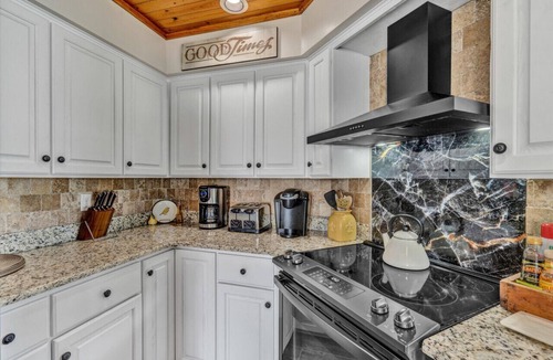 Smith Mountain Lake Villa | Gunner`s Lookout- Standout property in Bernard`s Landing- all the amenites but you will not want to leave the townhome!