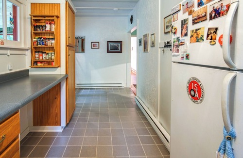 Harbert Cottage | Harbert Cottage w/Fire Pit: Half Mile to Beach!
