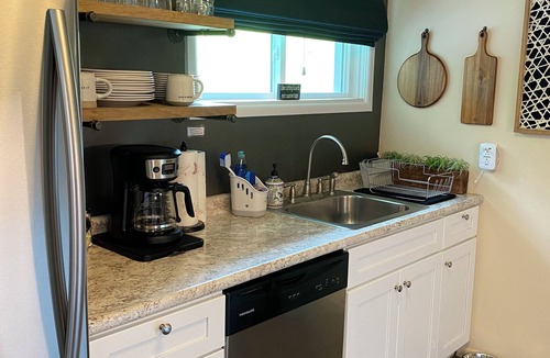 Paxtonia House | HARRISBURG HERSHEY PARK GIANT CENTER FARM SHOW PETS WELCOME GATED YARD SAFE FUN